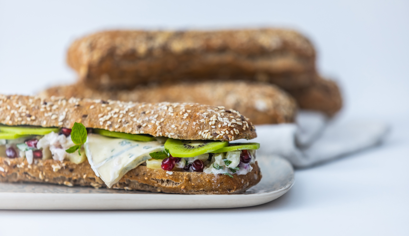 Kéksajtos camembert trópusi gyümölcsökkel
