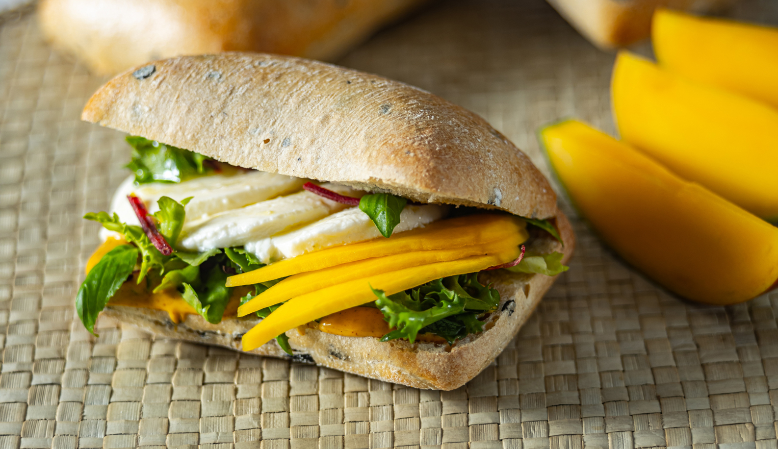 Mozzarellás, mangós ciabatta