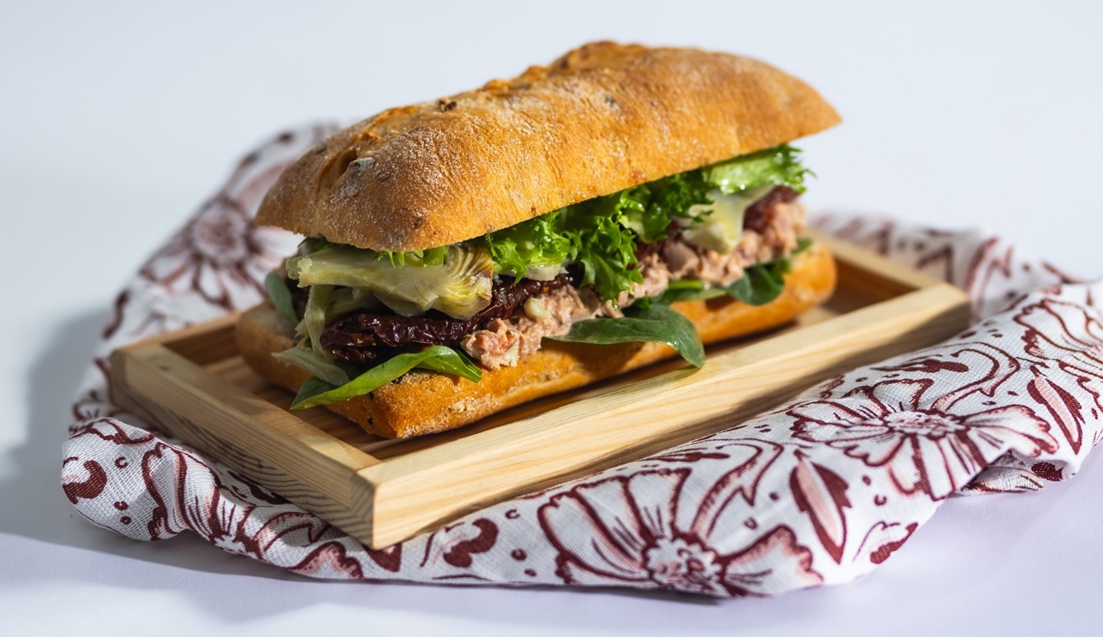 Tonhalkrémes-paradicsomos ciabatta szendvics
