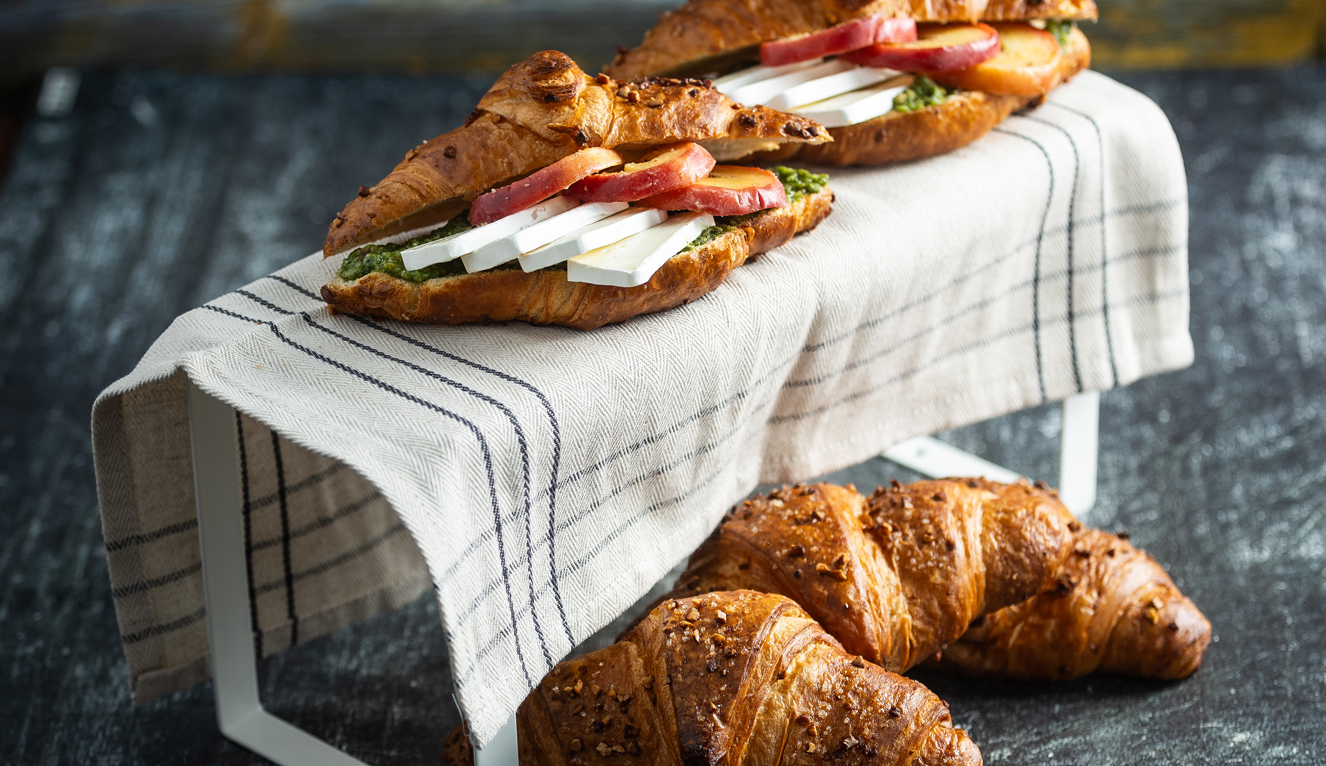 Almás camembert szendvics