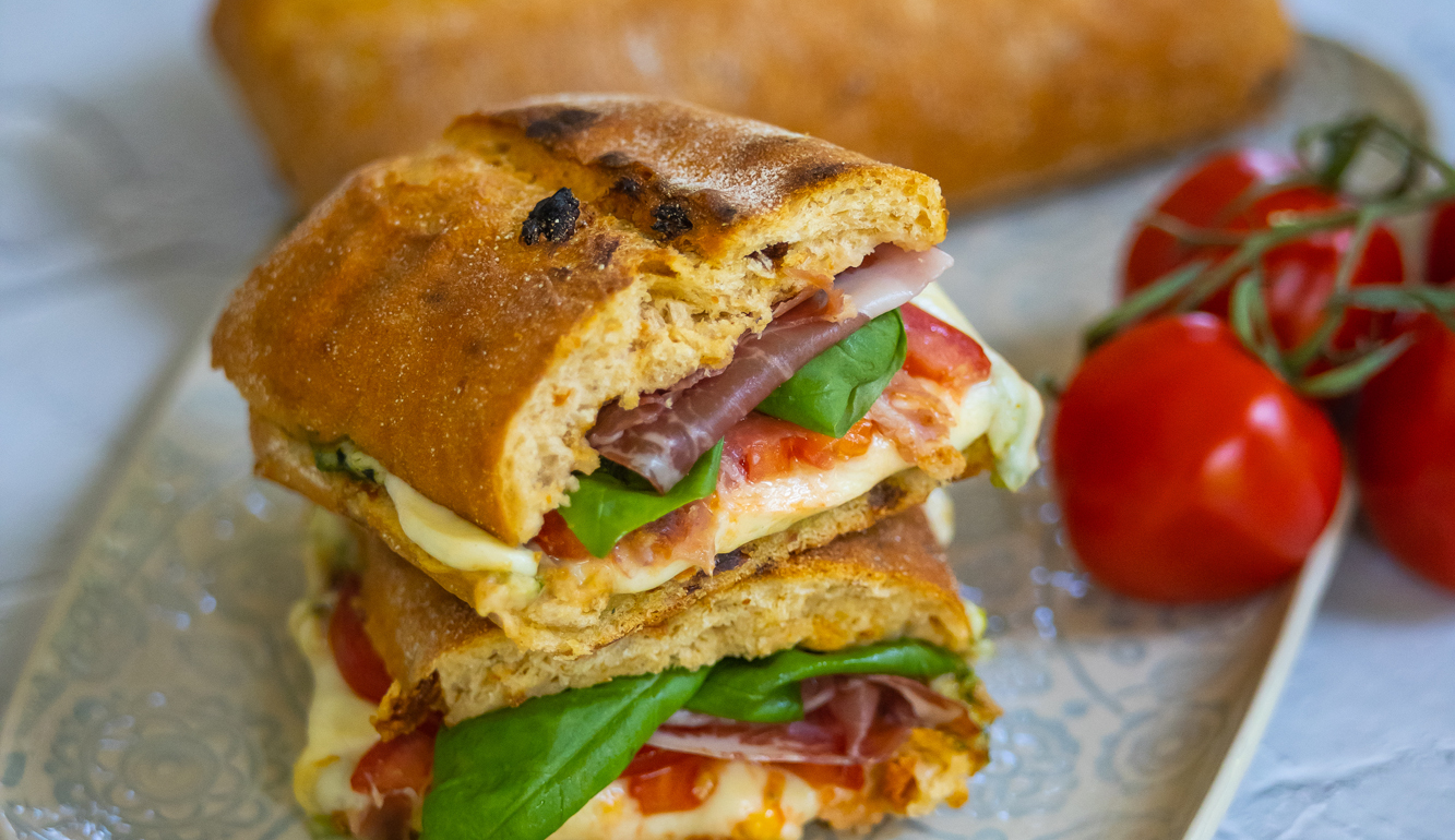 Grillezett caprese szendvics tarjával
